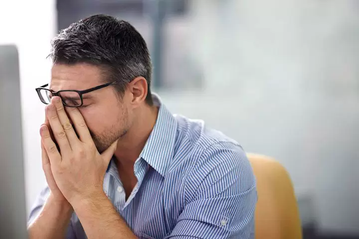 Hiện tượng t&oacute;c bạc sớm ở nam giới l&agrave; g&igrave;?